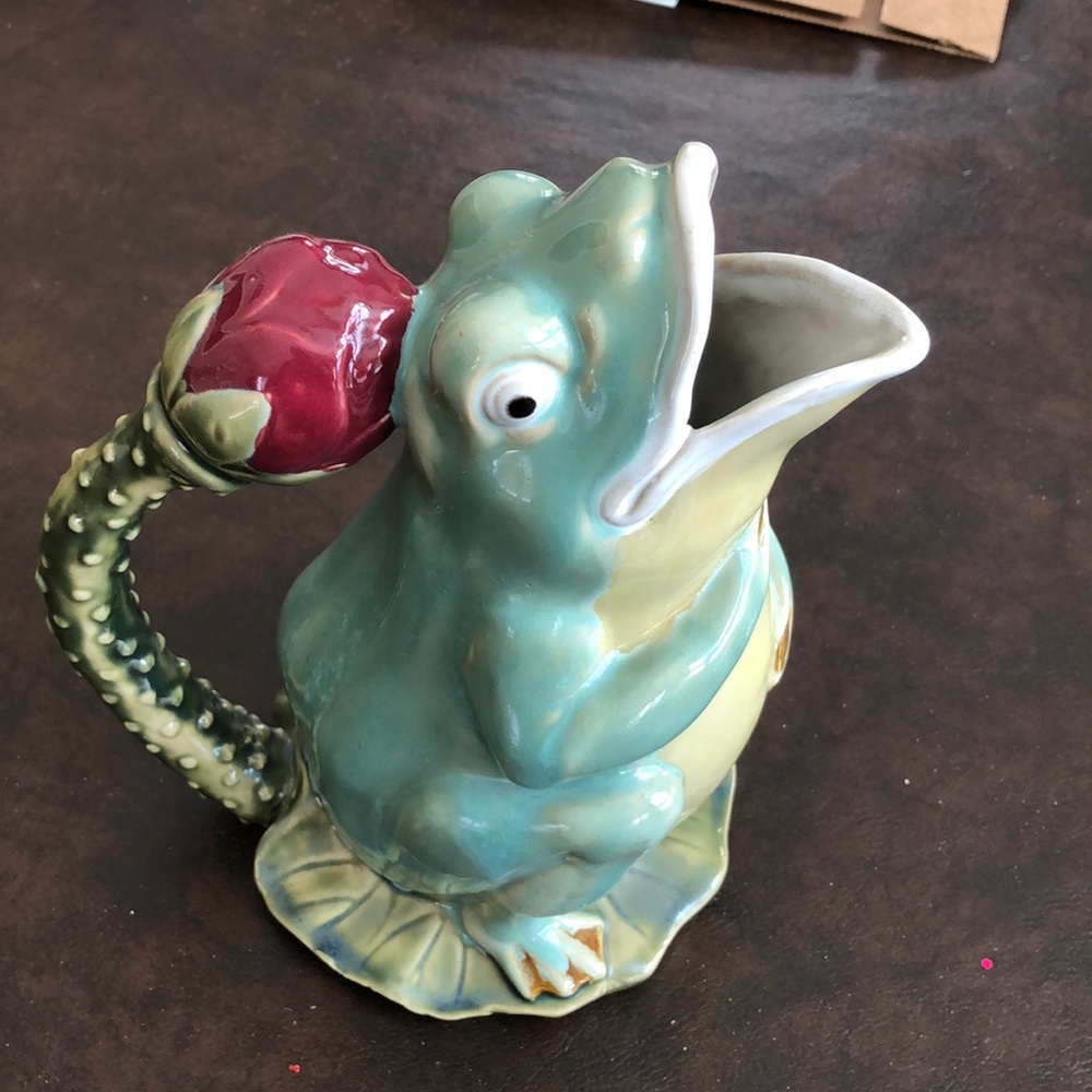 Frog ceramic pitcher - Picture 2 of 4